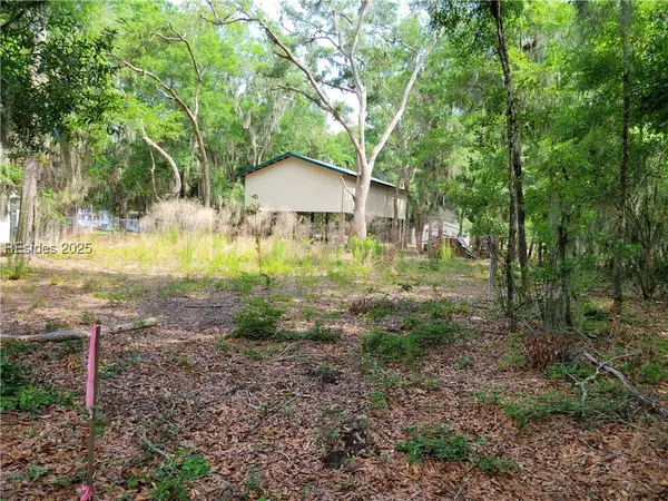 11 Gingerwood RD, St Helena Island, SC 29920