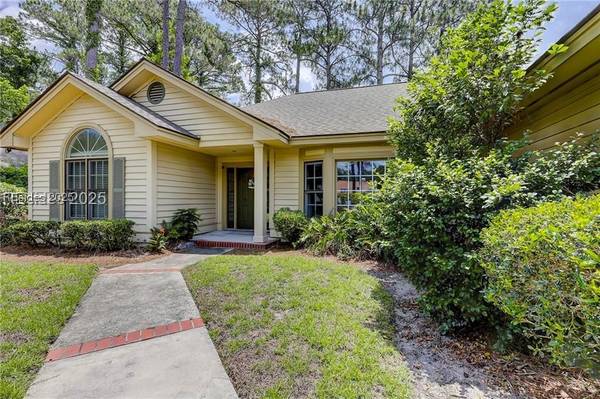 5 Honey Locust CIR, Hilton Head Island, SC 29926