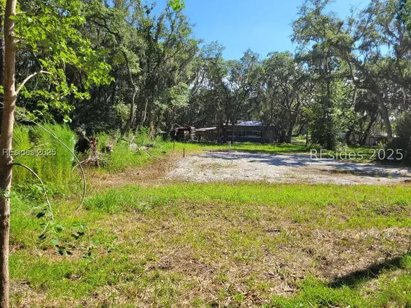 5 Mosse RD, St Helena Island, SC 29920