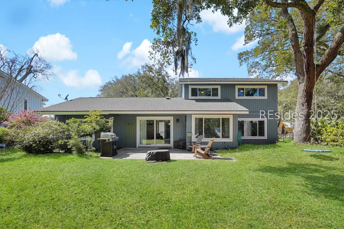 Hilton Head Island, SC 29928,10 Camellia ST