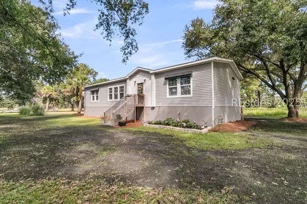 St Helena Island, SC 29920,97 Rose Island RD