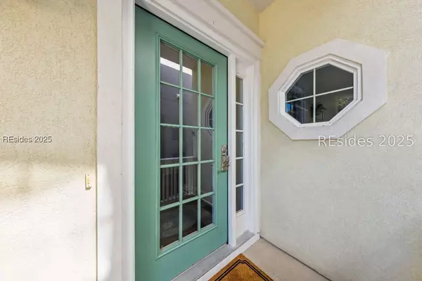 Hilton Head Island, SC 29928,8 Henry LN