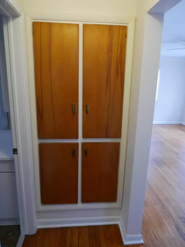 Portage, MI 49002,412 E Van Hoesen