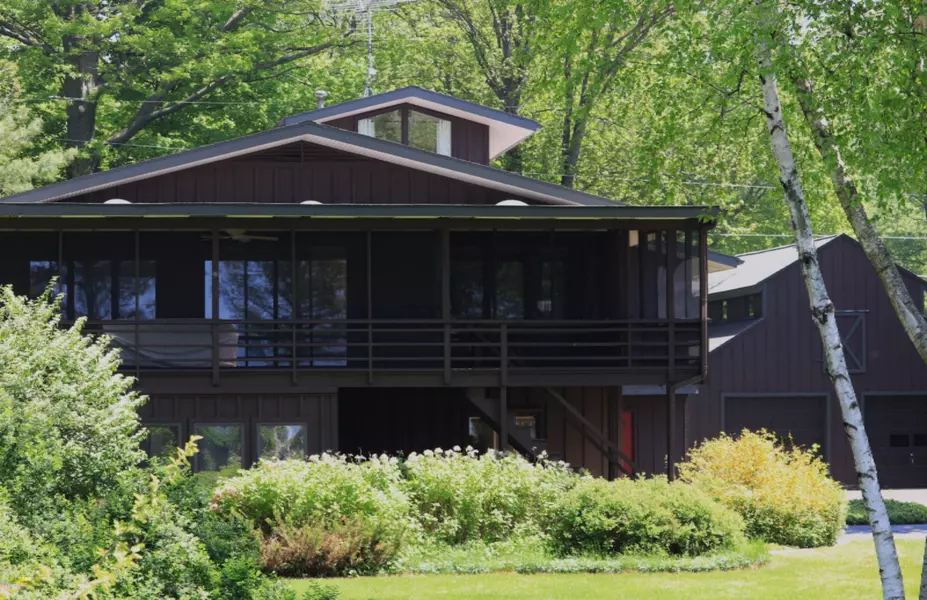 2847 Lakeshore Drive, Fennville, MI 49408
