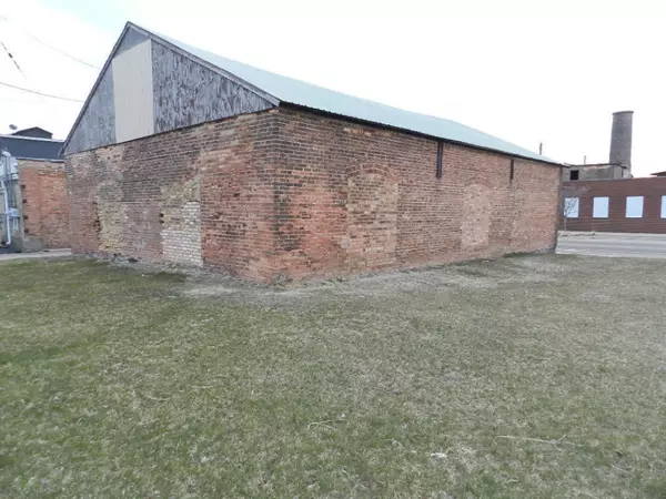 Benton Harbor, MI 49022,182 5th Street