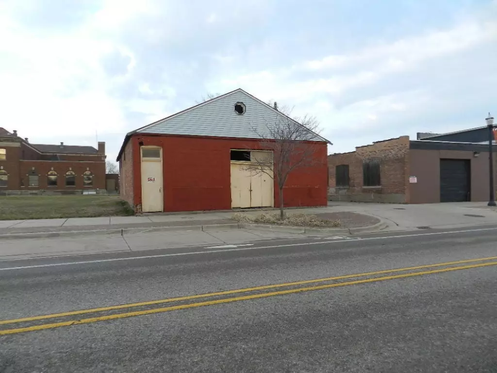 Benton Harbor, MI 49022,182 5th Street