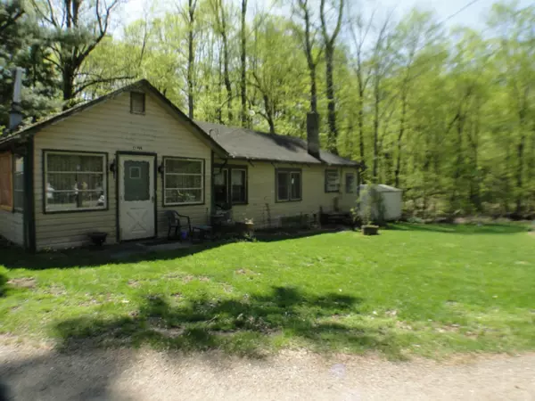 15914 Lakeview Drive, Buchanan, MI 49107