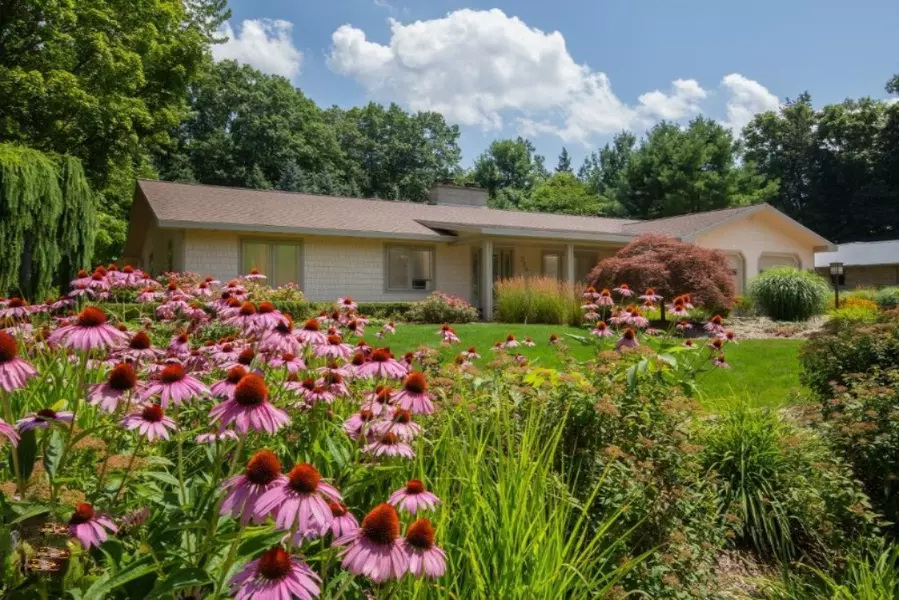 726 North Shore Drive, South Haven, MI 49090