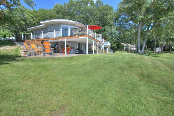 2649 E White Lake Drive, Twin Lake, MI 49457