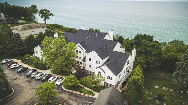 St. Joseph, MI 49085,1804 Lake Shore Drive #15
