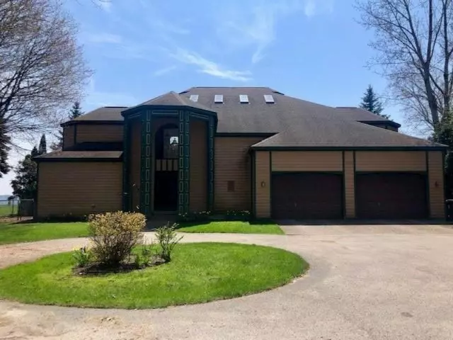 3225 Memorial Drive, Muskegon, MI 49445