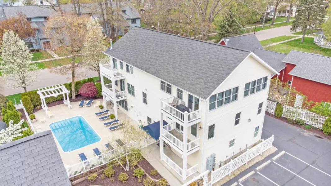 216 Park Avenue #8, South Haven, MI 49090