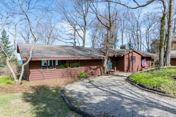 41818 Blue Star Highway, Covert, MI 49043