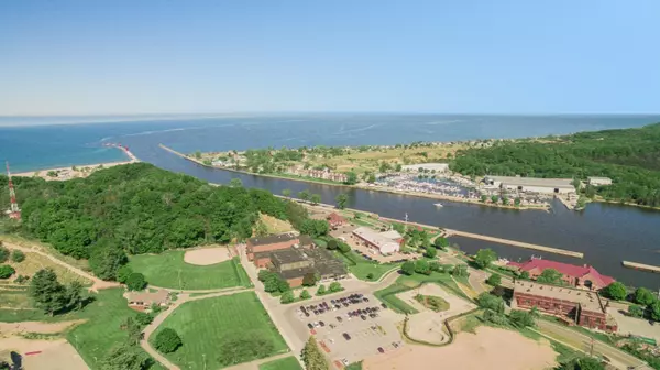 Grand Haven, MI 49417,303 Pere Marquette Place #1