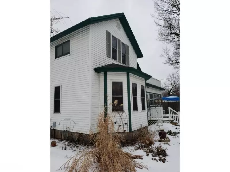 19 N Edwin Street, Hartford, MI 49057