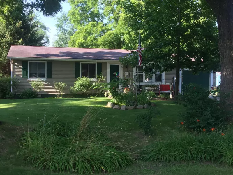 7 Walnut Street, Three Oaks, MI 49128