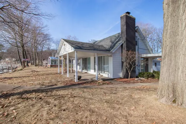 Newaygo, MI 49337,5530 Cozy Point Drive