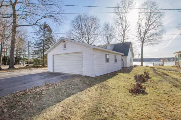 Newaygo, MI 49337,5530 Cozy Point Drive