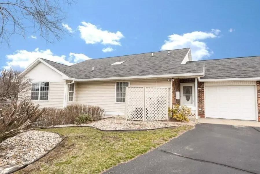 1619 Hickory Trace Drive, Stevensville, MI 49127