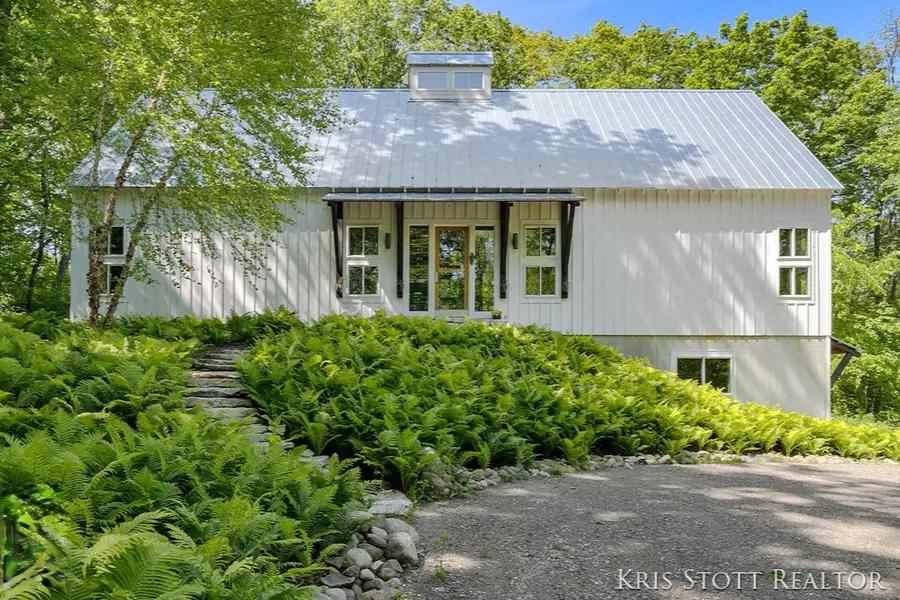 5555 Canyon River NE Drive, Ada, MI 49301