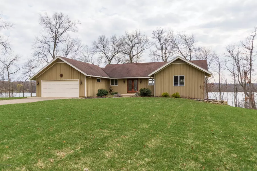 10500 Paw Paw Lake Drive, Mattawan, MI 49071
