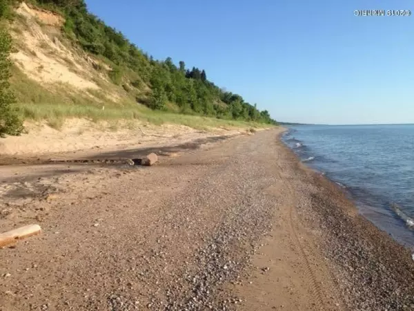 South Haven, MI 49090,951 Lake Street