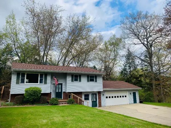 3860 E Pontaluna Road, Fruitport, MI 49415