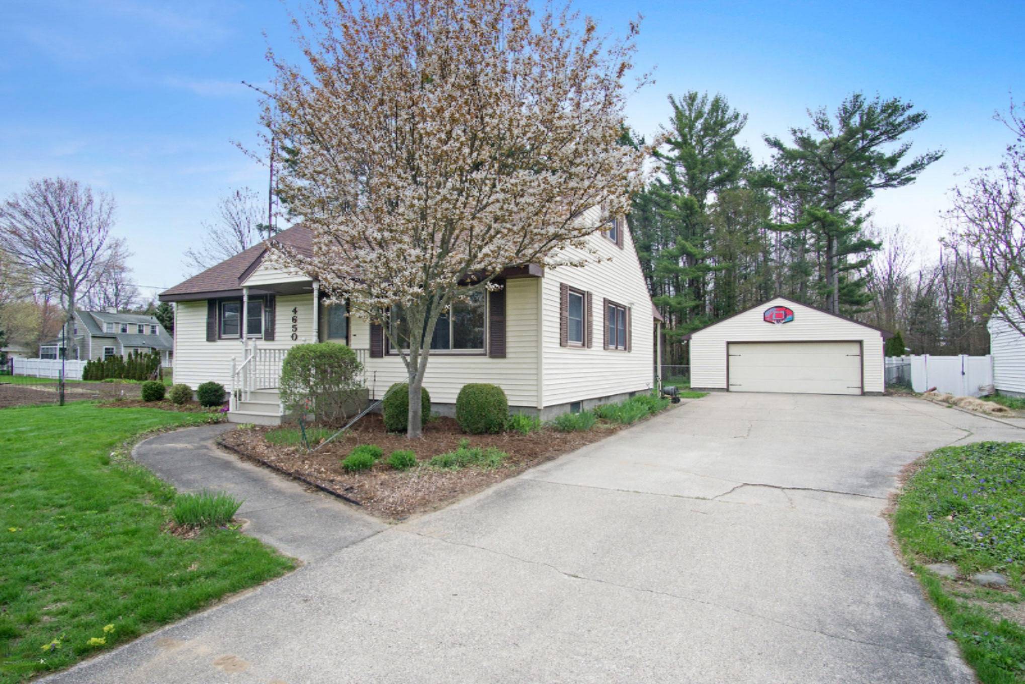 4650 Davis Road, Norton Shores, MI 49441