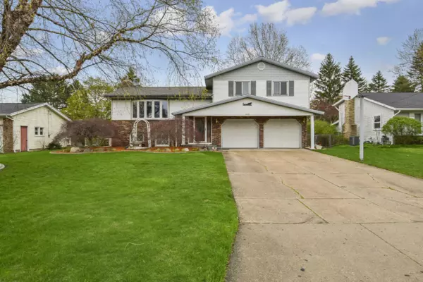 5806 Pinetree SE Avenue, Kentwood, MI 49508