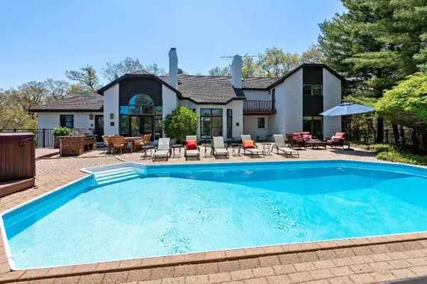 51214 E Arnold Drive, New Buffalo, MI 49117
