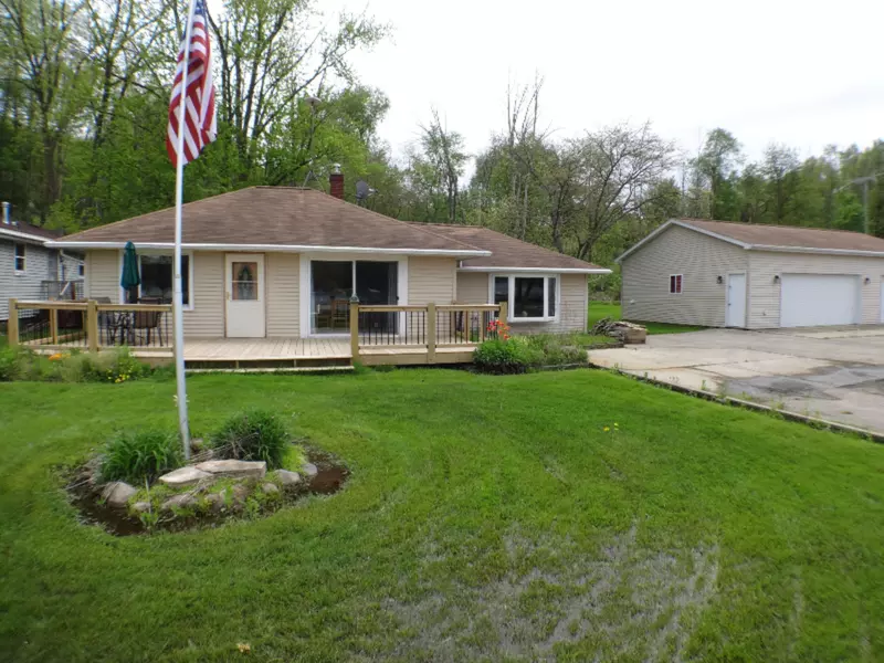 4181 S Shore Drive, Delton, MI 49046