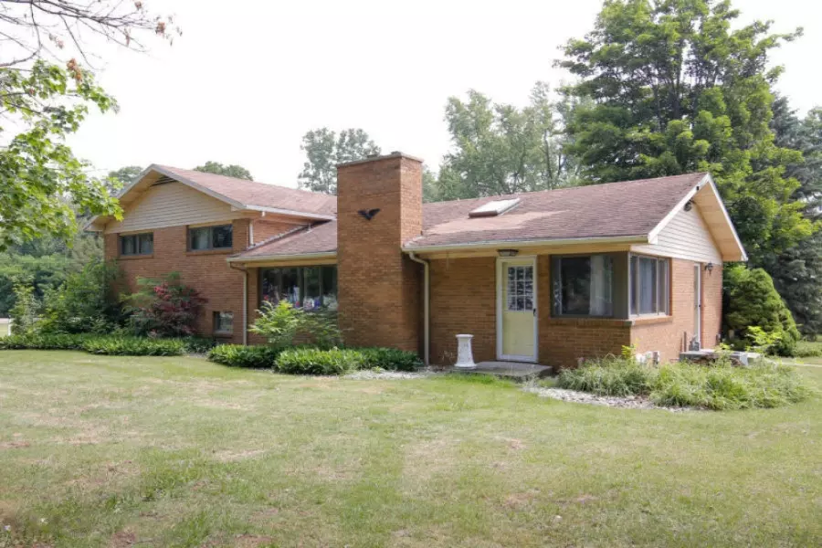 490 S Burr Oak Road, Colon, MI 49040