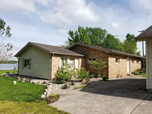 6723 Bird Lake S Road, Osseo, MI 49266