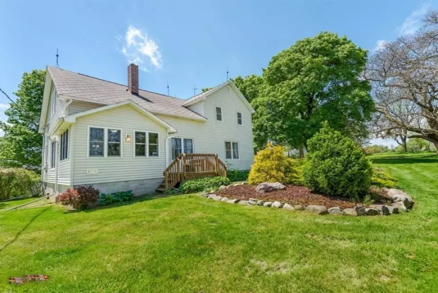6834 TownHall Road, Eau Claire, MI 49111