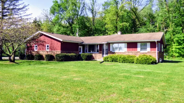 28779 Middle Crossing Road, Dowagiac, MI 49047