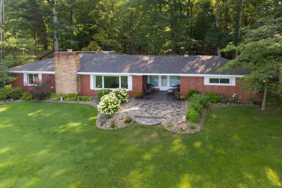 50180 CR 384, Grand Junction, MI 49056