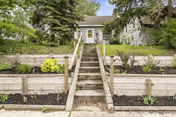 Grand Rapids, MI 49505,1512 College NE Avenue