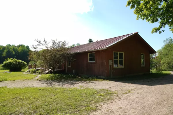Holton, MI 49425,7713 Roosevelt Road