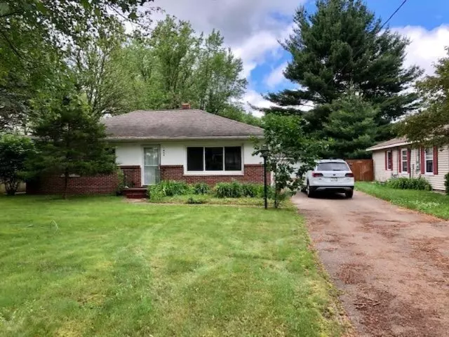 1055 Bloomfield Avenue, Plainwell, MI 49080