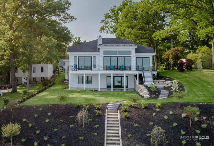 610 Lawn Avenue, Holland, MI 49424