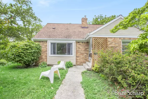 1555 Gladstone SE Drive, Grand Rapids, MI 49506