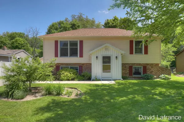 238 Childsdale NE Avenue, Rockford, MI 49341