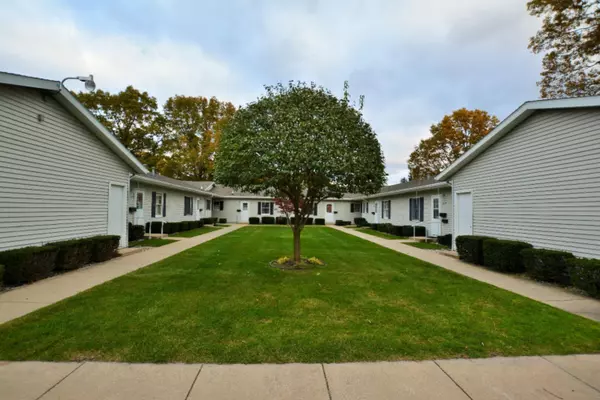 Norton Shores, MI 49441,1085 Walnut Grove Drive #32