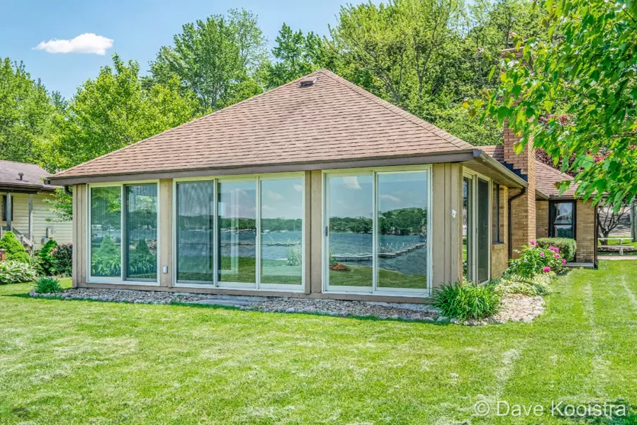 10992 Shady Ln Drive, Middleville, MI 49333