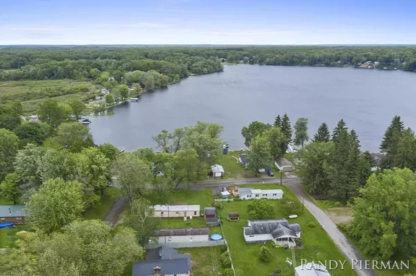 2961 N Redwing Road, White Cloud, MI 49349