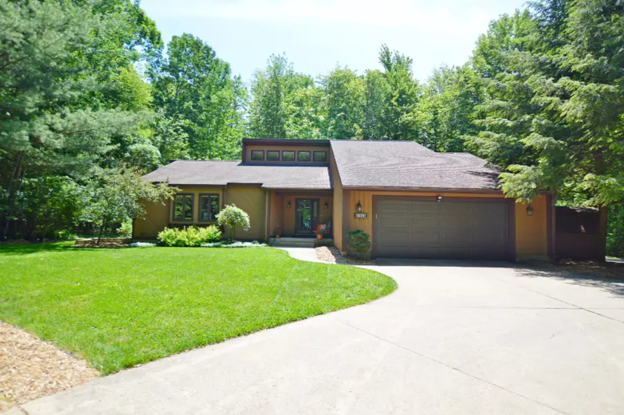 18361 N Fruitport Road, Spring Lake, MI 49456