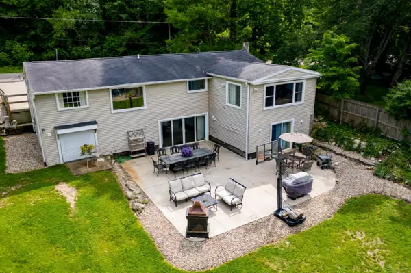 225 Lake Shore Drive, Cassopolis, MI 49031