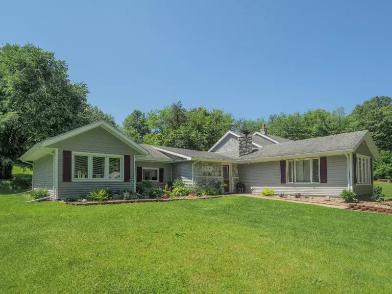 2211 Baseline Road, Augusta, MI 49012