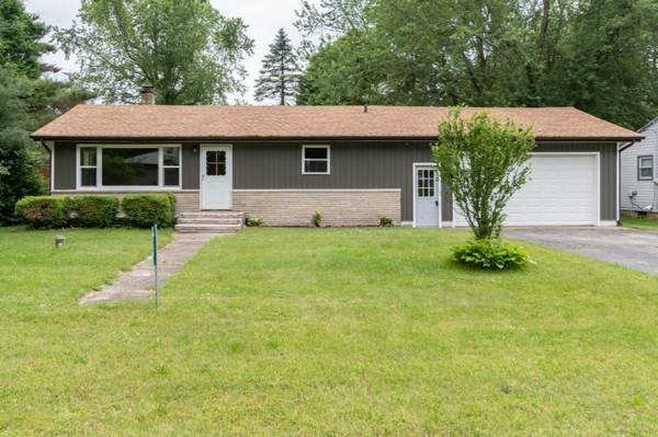 33093 Bernice Avenue, Paw Paw, MI 49079