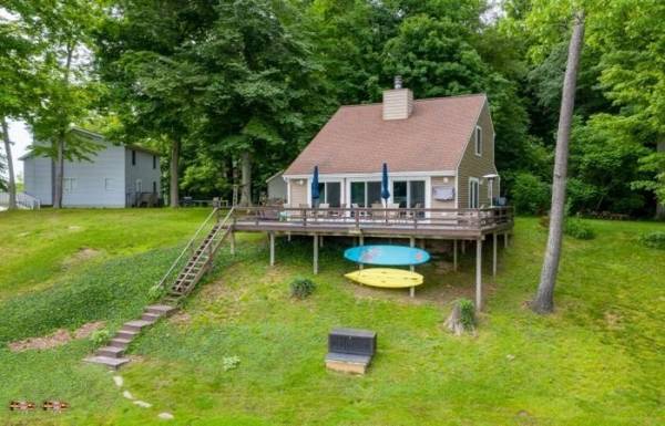 31295 Hemlock Island, Dowagiac, MI 49047